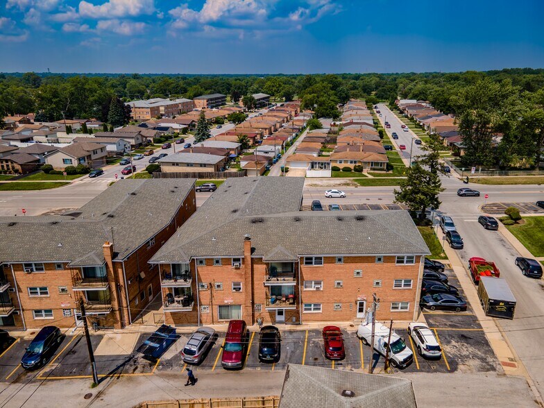 More Photos Of 1025-1049 W Vermont Ave, Calumet Park Apartments For Sale