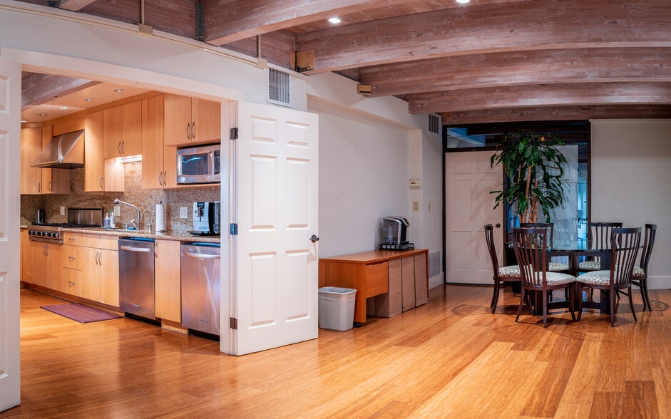 More Photos Of 900 Bridgeway, Sausalito Medical For Sale