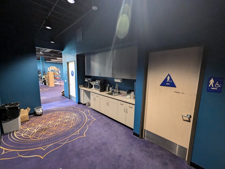 More Photos Of 21010 S Figueroa St, Carson Showroom For Sale