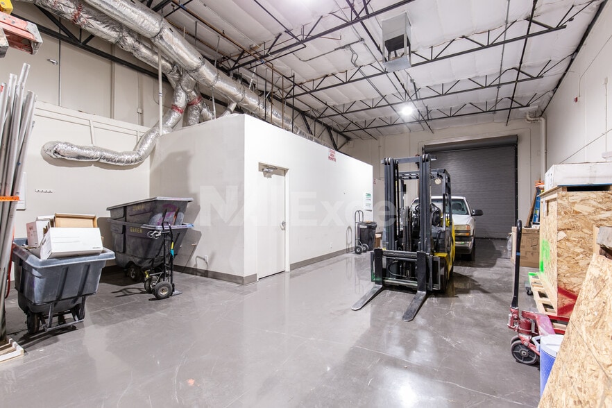 More Photos Of 2645 W Cheyenne Ave, North Las Vegas Research And Development For Sale