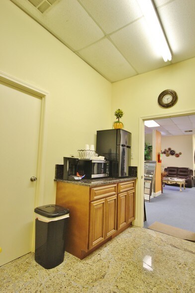 More Photos Of 101-181 Commercial Sq, Slidell Storefront Retail Office For Lease