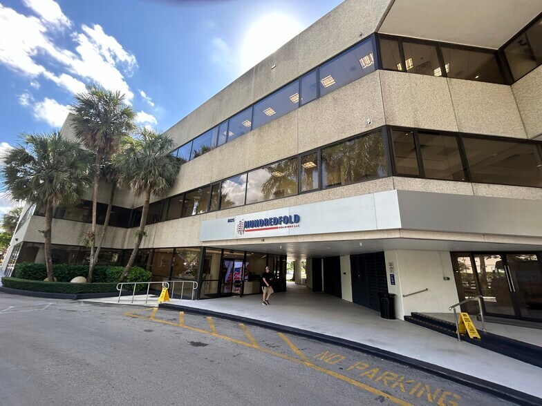 More Photos Of 6625 Miami Lakes Dr, Miami Lakes Loft Creative Space For Sale