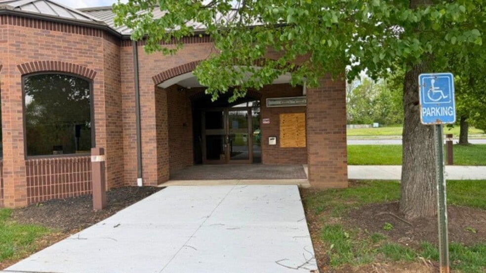 More Photos Of 1995 Brookside Rd, Macungie Bank For Lease