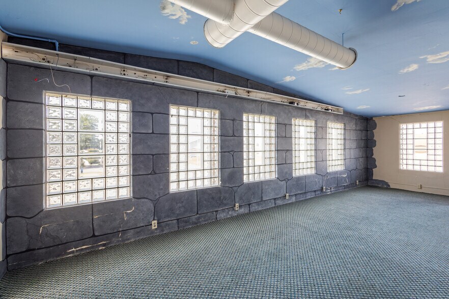 More Photos Of 412 Harrison St, Kalamazoo Freestanding For Lease