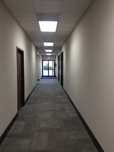 More Photos Of 2425 US Highway 41 N, Evansville Office For Lease