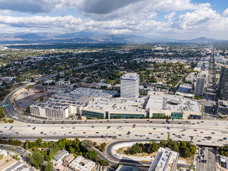 More Photos Of 15301 Ventura Blvd, Sherman Oaks Unknown For Lease