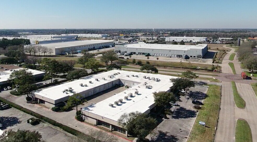 More Photos Of 500 Century Plaza Dr, Houston Light Distribution For Lease