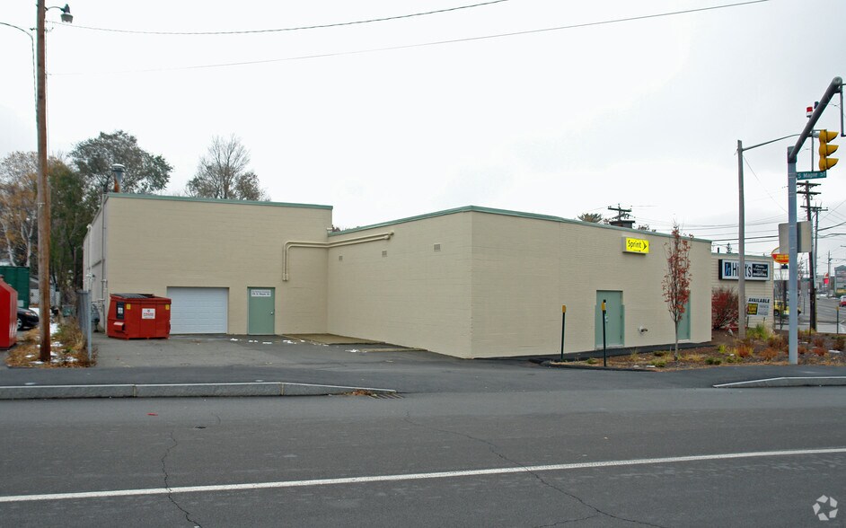 More Photos Of 4 Vinton St, Manchester Storefront For Lease