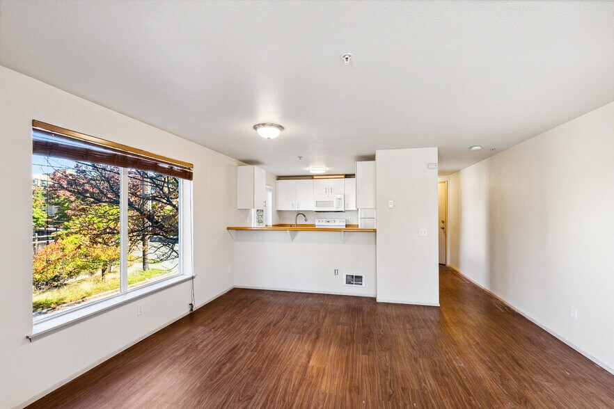 More Photos Of 3837-3845 Aurora Ave N, Seattle Apartments For Lease