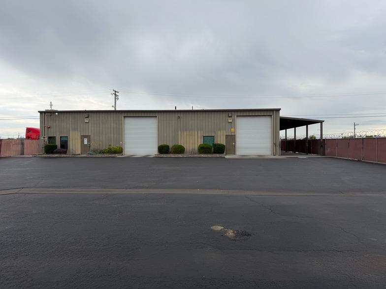More Photos Of 4812 Stratos Way, Modesto Warehouse For Lease
