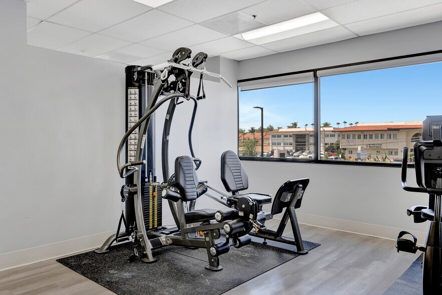 More Photos Of 18800 Delaware St, Huntington Beach Medical For Lease