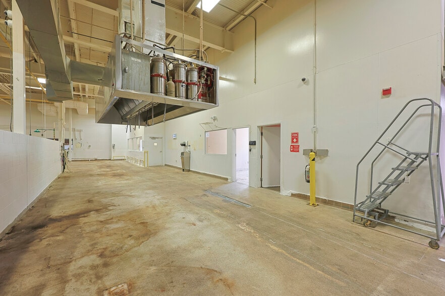 More Photos Of 125 Liberty St, Brockton Manufacturing For Lease