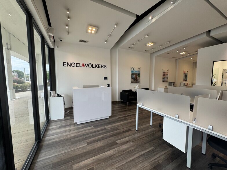 More Photos Of 6681 NE Roswell Rd, Atlanta Freestanding For Lease