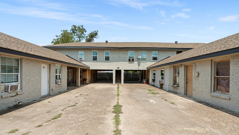 More Photos Of 8221 Brumblay St, Houston Multifamily For Sale