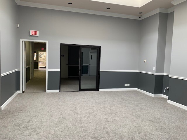 More Photos Of 345 Memorial Dr, Crystal Lake Showroom For Sale