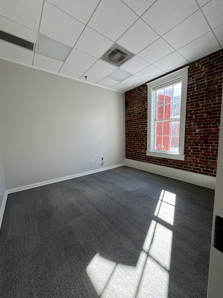 More Photos Of 117-121 N State St, Jackson Loft Creative Space For Lease