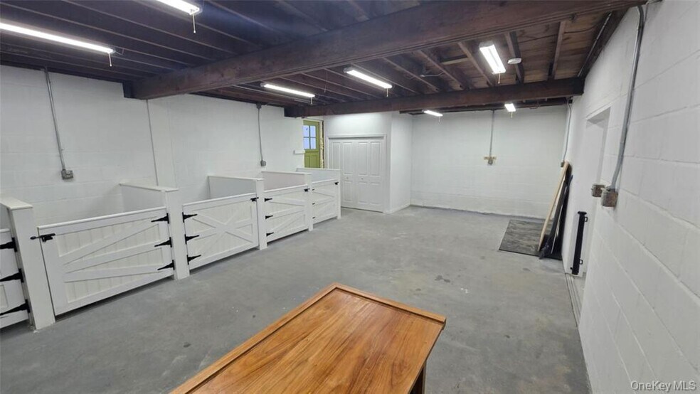 More Photos Of 1 Union School Rd, Montgomery Veterinarian Kennel For Lease