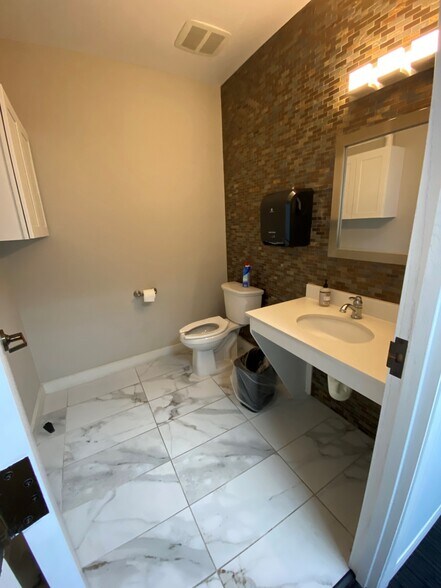 More Photos Of 313 Pilot Rd, Las Vegas Light Distribution For Sale