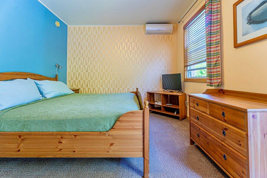 More Photos Of 5355 NY-212 Rt, Mount Tremper Hotel For Sale