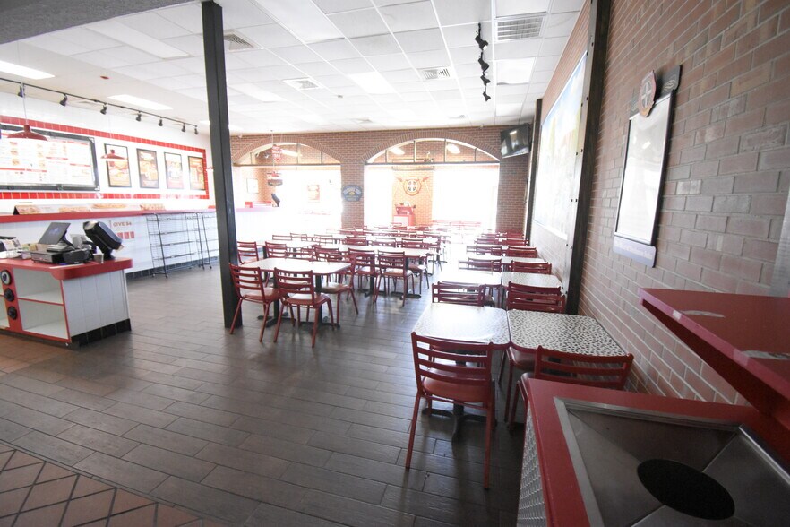 More Photos Of 253 N Bypass 35, Alvin Storefront For Lease