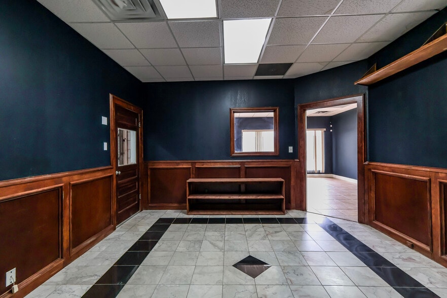 More Photos Of 3209 34th St, Lubbock Flex For Lease