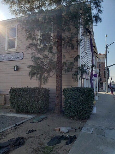 More Photos Of 12 S San Gorgonio Ave, Banning Storefront Retail Office For Lease