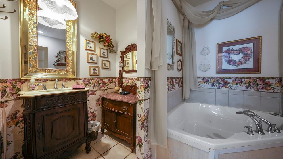 More Photos Of 1117 Dogwood Rd, Lake Ozark Multifamily For Sale