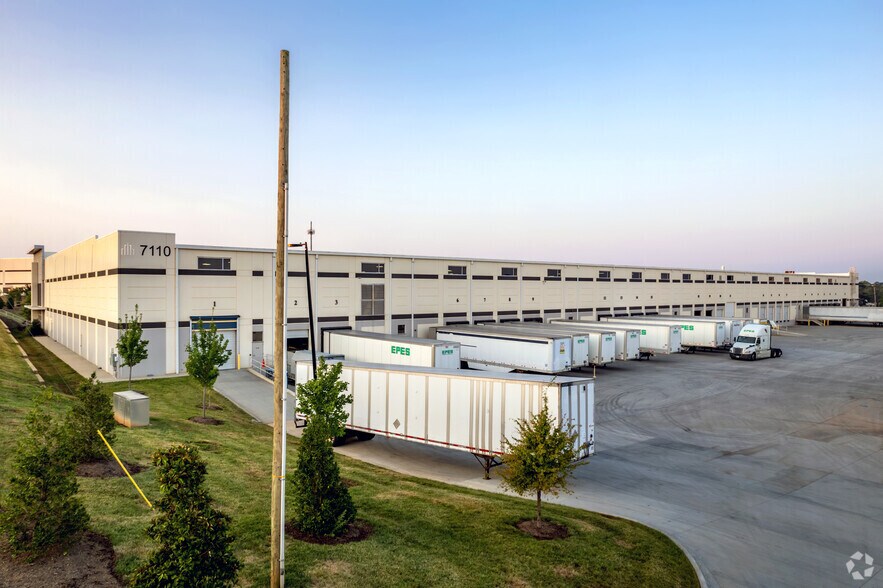 More Photos Of 7224 Statesville Rd, Charlotte Unknown For Lease