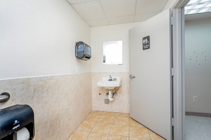 More Photos Of 3041 Avenue U, Brooklyn Medical For Lease