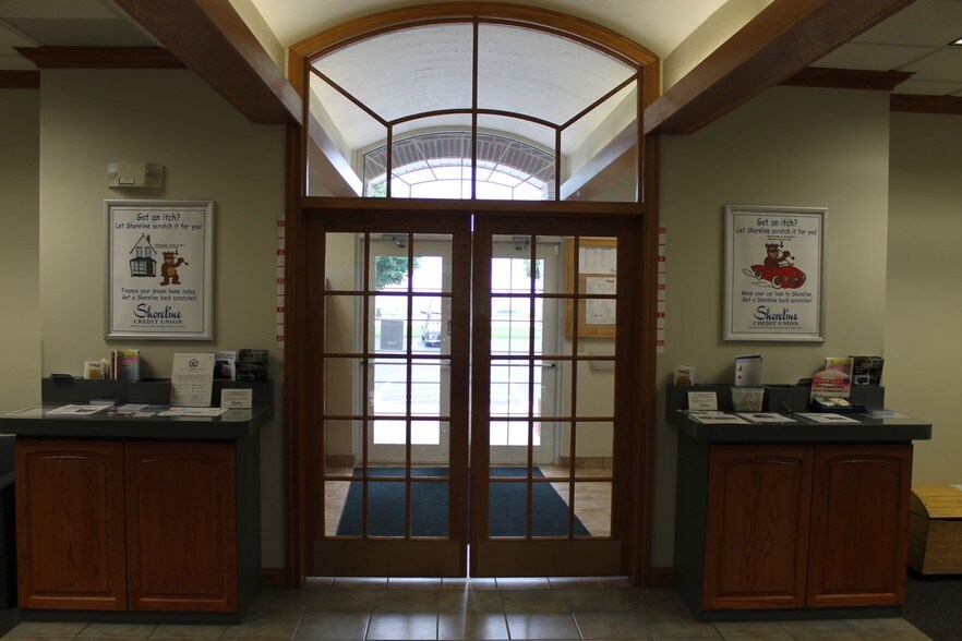 More Photos Of 2848 Memorial Dr, Two Rivers Medical For Lease