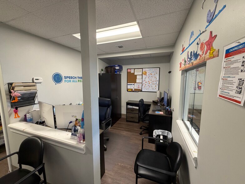 More Photos Of 524 E Main St, Riverhead Office For Lease