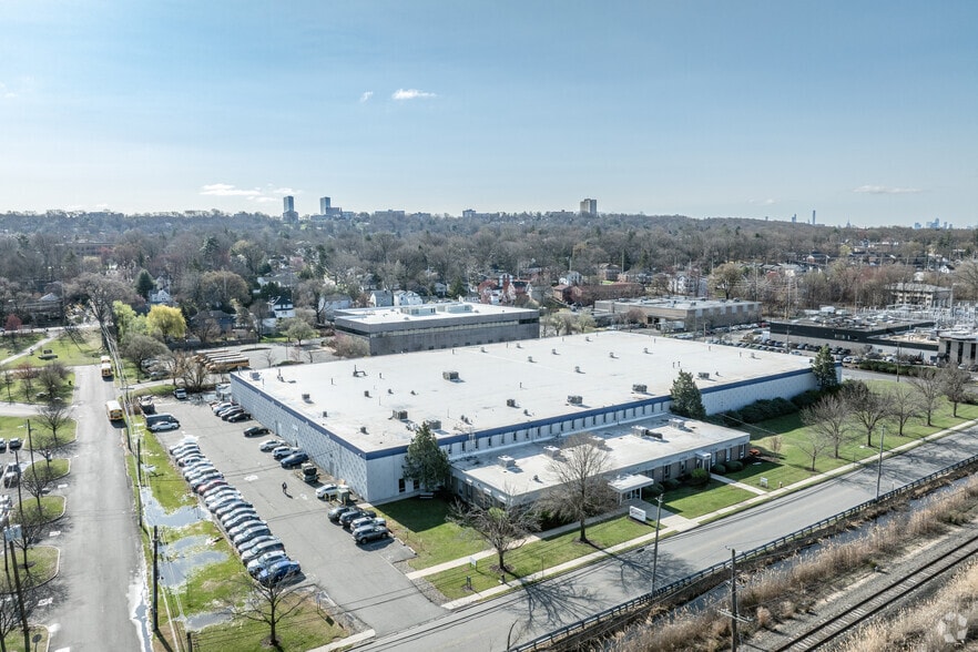 More Photos Of 600 Willow Tree Rd, Leonia Manufacturing For Lease