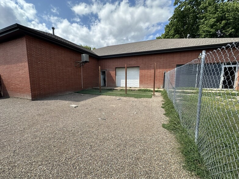 More Photos Of 1425 NW 81st St, Clive Freestanding For Sale