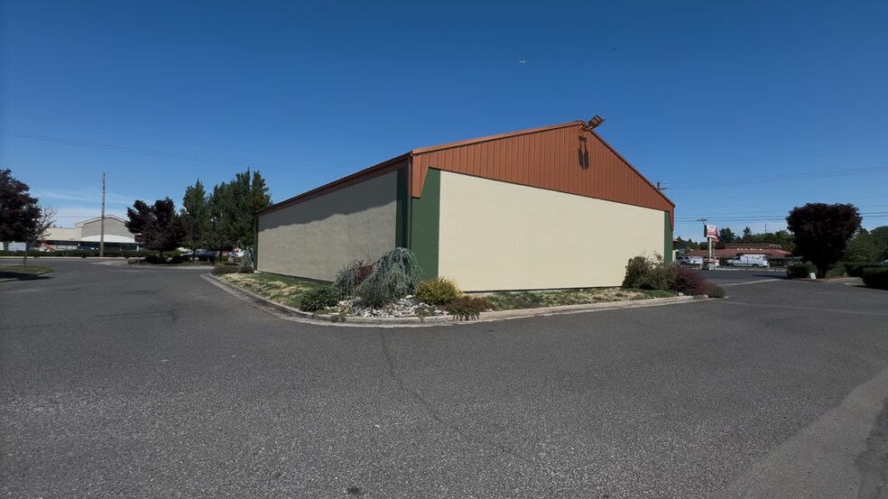 More Photos Of 11415 NE 76th St, Vancouver Auto Repair For Lease