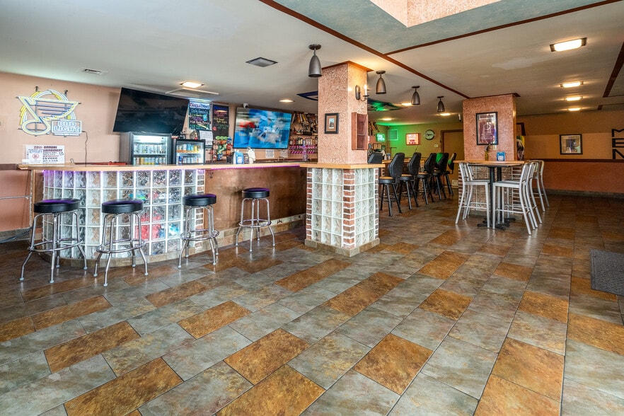 More Photos Of 1329 Walnut St, Murphysboro Office For Sale