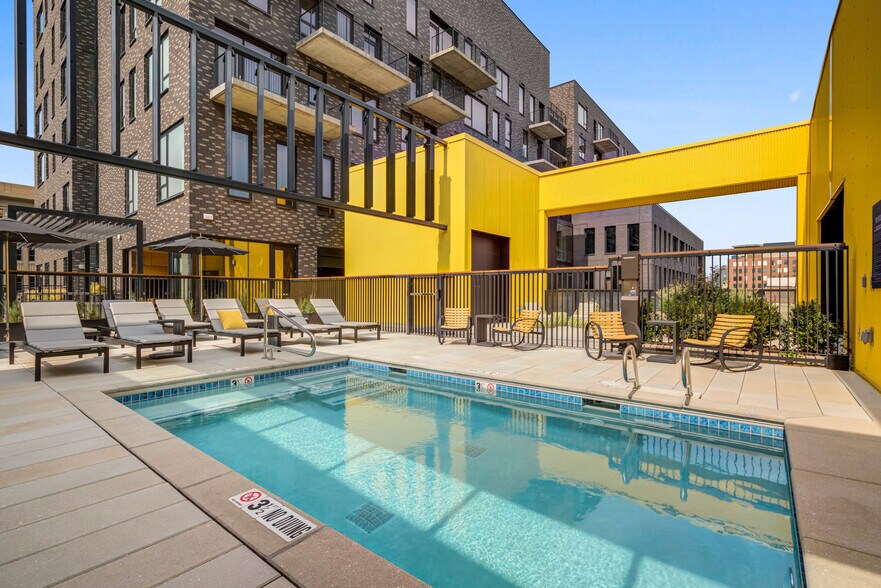 More Photos Of 1661 Market St, Denver Apartments For Lease