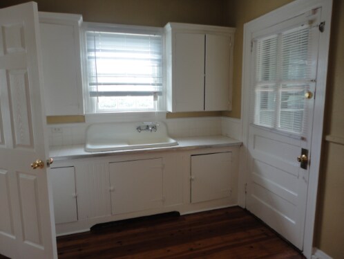 More Photos Of 1106 Eager Dr, Albany Office For Lease