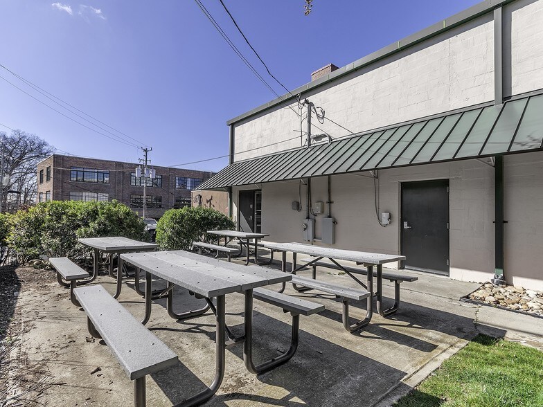 More Photos Of 84 Coxe Ave, Asheville Medical For Lease