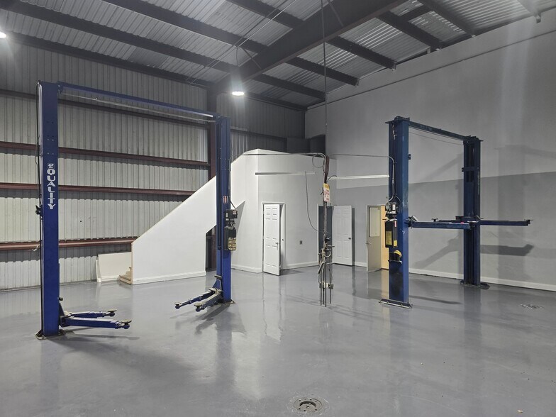 More Photos Of 638 Hewett Dr, Orlando Industrial For Sale