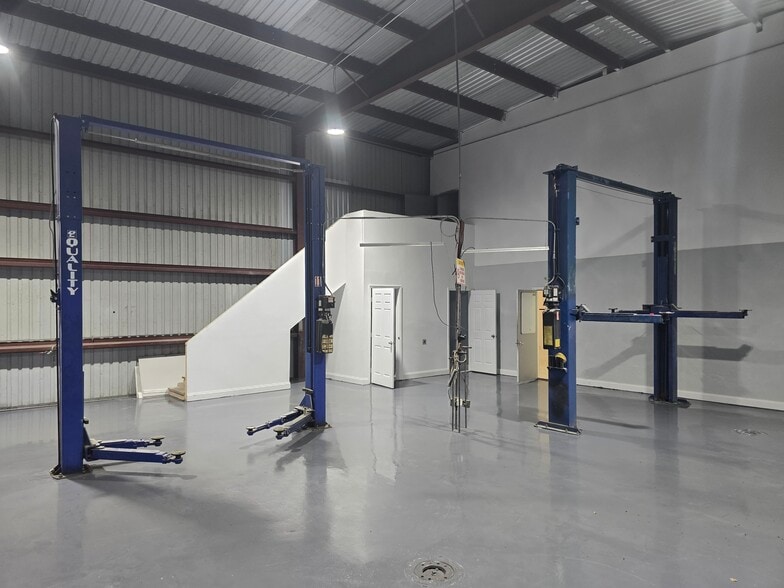 More Photos Of 638 Hewett Dr, Orlando Industrial For Sale