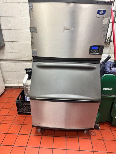 More Photos Of 3707 30th Ave, Kenosha Restaurant For Sale