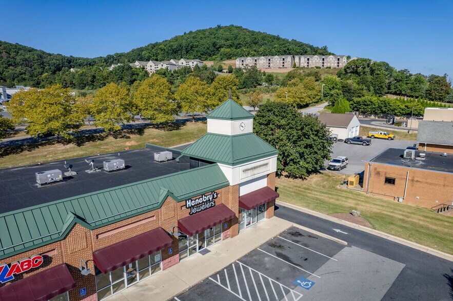 More Photos Of 1028 Richmond Ave, Staunton Unknown For Lease