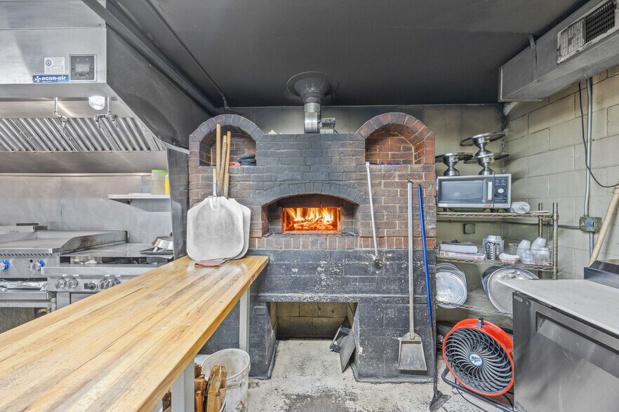 More Photos Of 8773 Goldenrod Ave, Bitely Restaurant For Sale