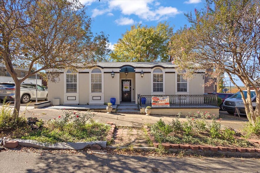 Primary Photo Of 908 Cherry St, Vicksburg Office For Sale