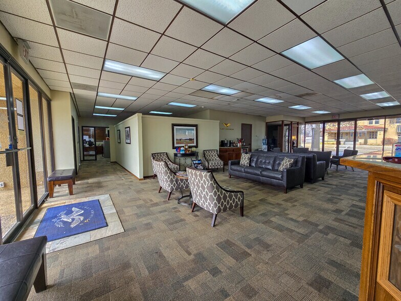 More Photos Of 123 W Highland St, Shawnee Office For Lease
