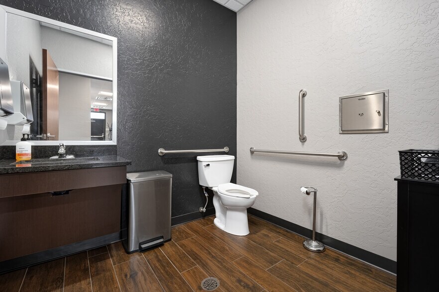 More Photos Of 2804 SW 134th St, Oklahoma City Medical For Sale