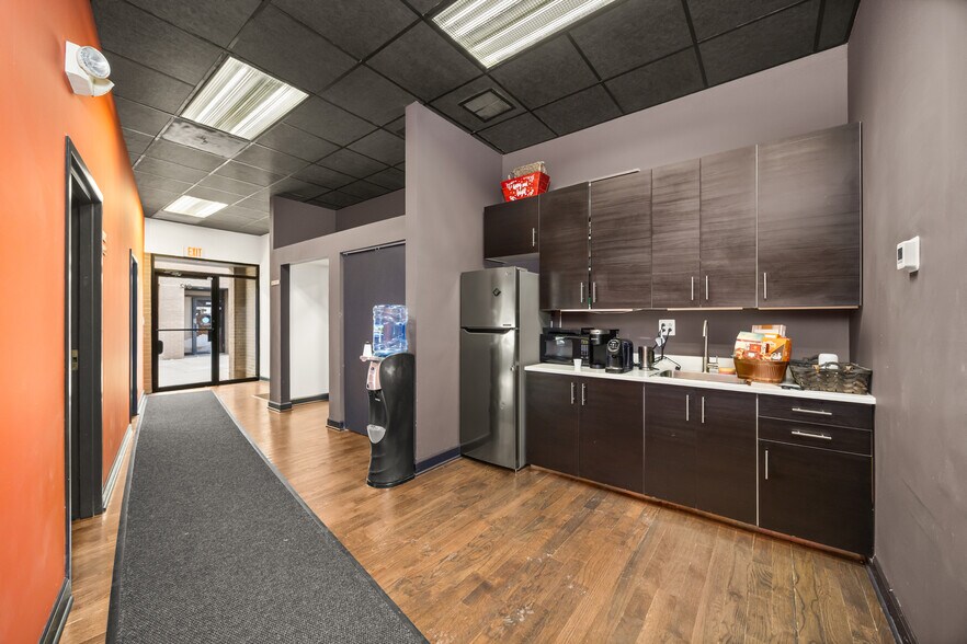 More Photos Of 304 Howard Ave, Des Plaines Light Distribution For Sale