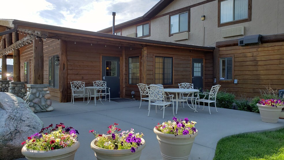 More Photos Of 201 14th St W, Hardin Hotel For Sale