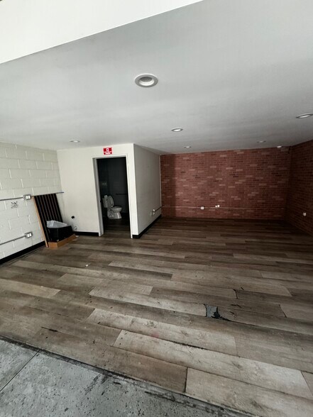 More Photos Of 5300 Sunset Blvd, Los Angeles Auto Repair For Lease