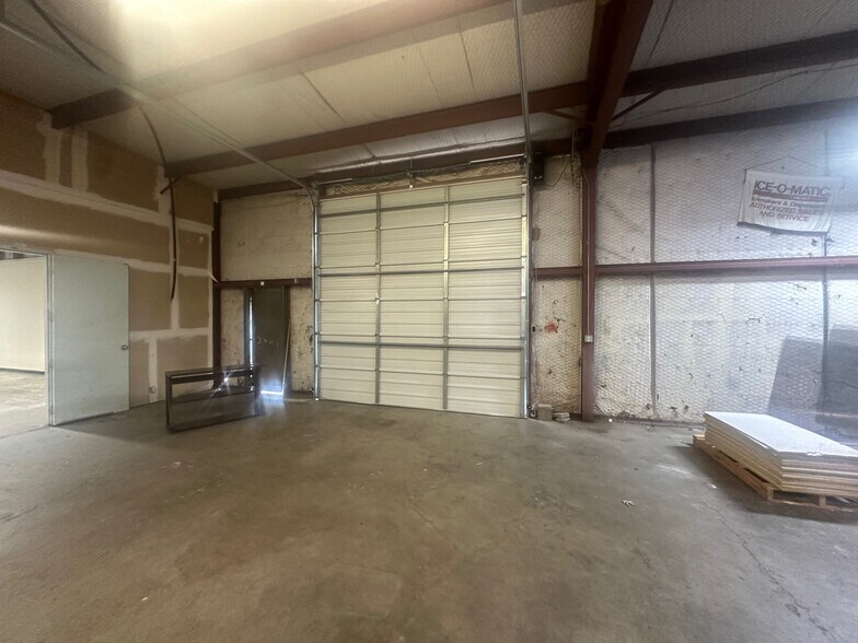 More Photos Of 1700 Baker Rd, Sherman Light Distribution For Lease